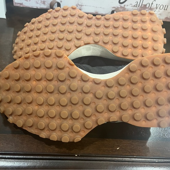 New Balance 327 Black and White Athletic Shoes - Picture 8 of 11